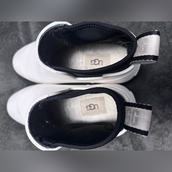 UGG White and Black Droplet Boots - Picture 3 of 7